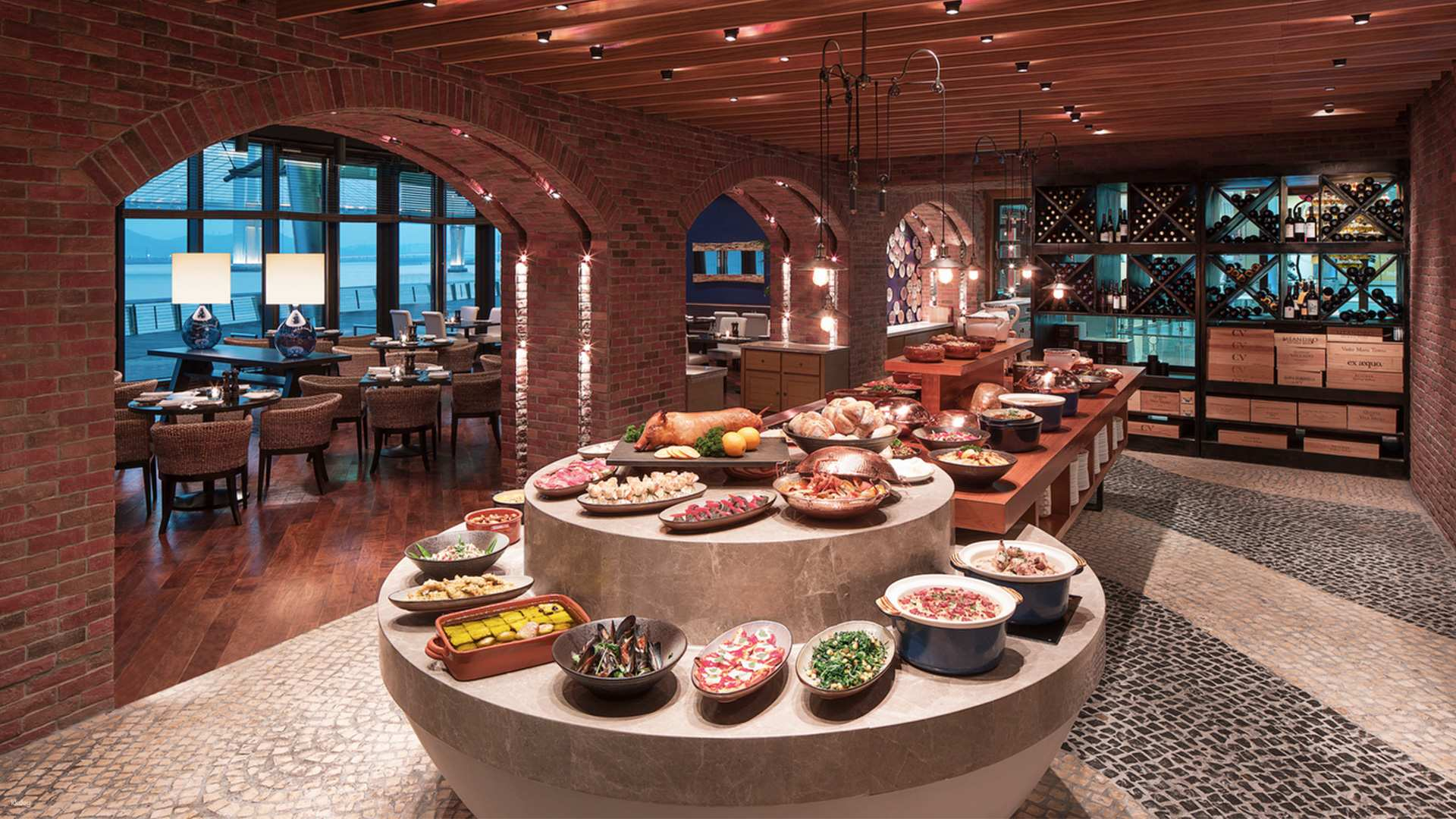 【Macau Buffet】Macau Tower Royal Grape Cuisine Tromba Rija｜Lunch Buffet．Dinner Buffet．Afternoon Tea｜Including Macau Tower Observation Deck Ticket - Photo 1 of 9